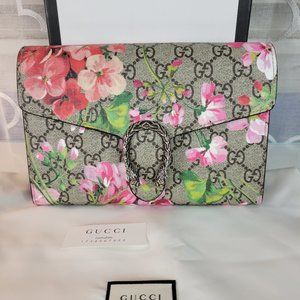 Gucci Dionysus Blooms GG Supreme Wallet on Chain